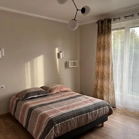 F2 Spacieux Proche Paris Apartamento *